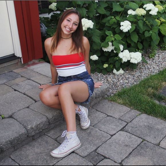 Meet your Posher, Ava - Picture 1 of 1